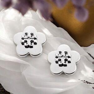 Tory Burch KIRA FLOWER STUD EARRING IN SILVER .